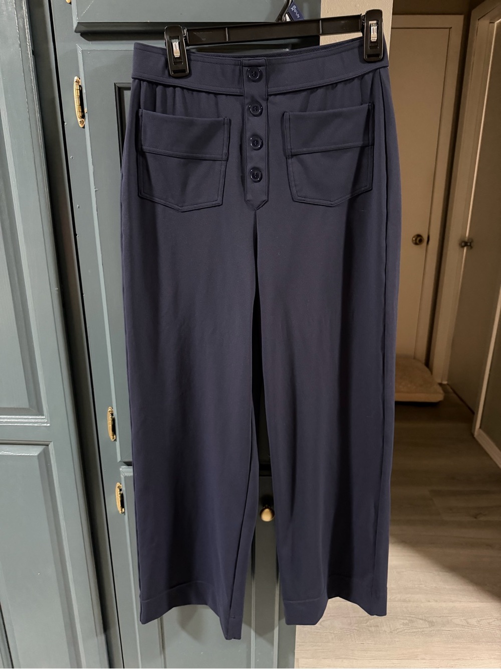 Halara women’s navy blue button front wide leg cropped pants size medium petite